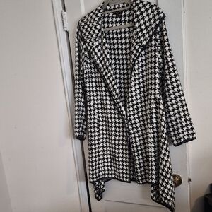 Elegant Women's Houndstooth Jacket